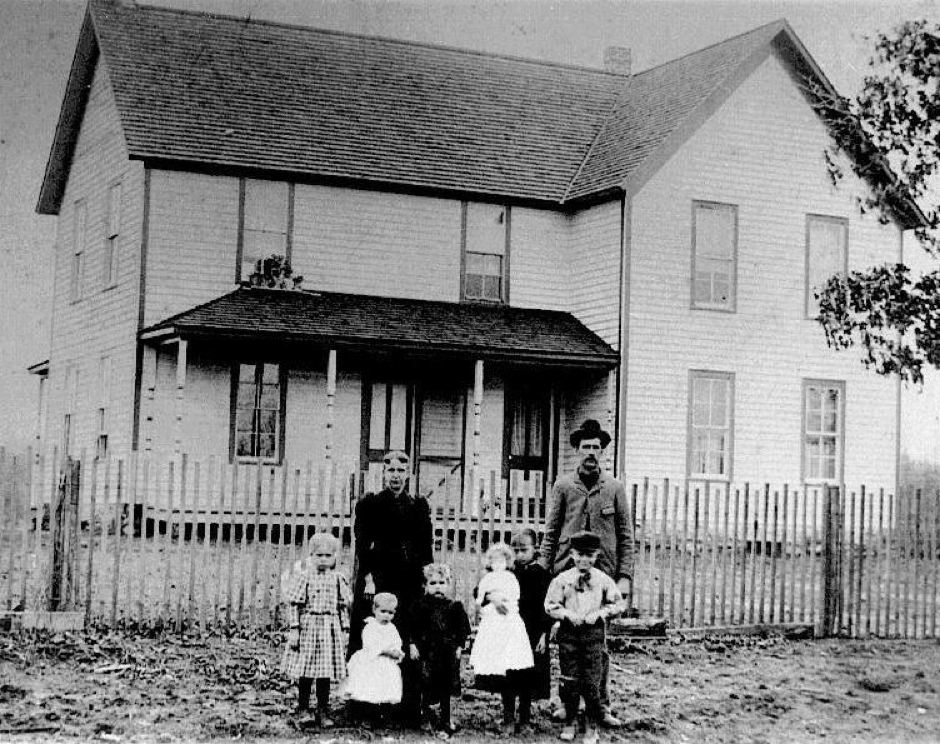 Julius and Mary Rasch family and house
